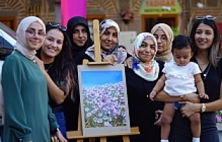 Cep Telefonu ile Çektikleri Fotoğraflar Şimdi Sergide!