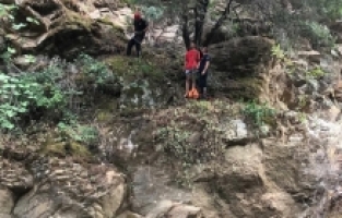 Uçurumda Mahsur Kalan Genci İtfaiye Ekipleri Kurtardı