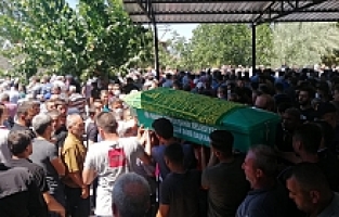 Çamur Altında Kalan İşçiye Gözü Yaşlı Veda