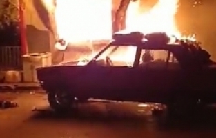 Depoda Çıkan Yangın Otomobillere Sıçradı