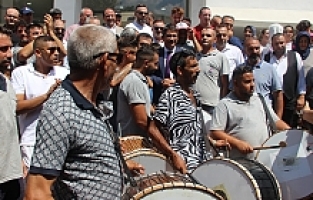 En Yüksek Zammı Alan İşçilerden Başkan Çelik'e Davul Zurnalı Teşekkür