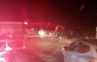 İşçi Servisi ile Otomobil Çarpıştı: 17 Yaralı