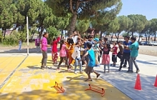 Manisa’da Mevsimlik Tarım İşçileri Çocuklarına Spor Panayırı Etkinliği