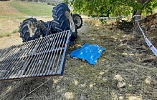 Soma’da traktörün altında kalan sürücü hayatını kaybetti