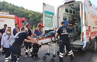 Yola Dökülen Yağ Kazalara Neden Oldu: 5 Yaralı