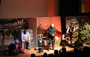 ‘Asker Makbule’ Tiyatro Oyunu Turgutlu’da Sahnelendi