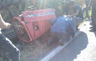 Devrilen Traktörün Altında Kalan Genç Hayatını Kaybetti