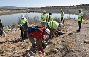 Gönüllü Çevreciler Bağyolu Göleti Çevresini Temizledi