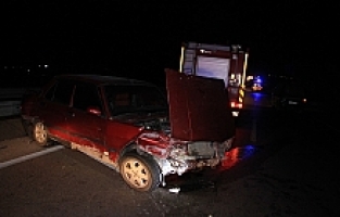 İki otomobil çarpıştı: 2 yaralı