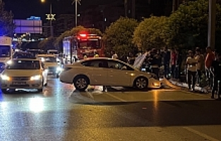 Kontrolden Çıkan Otomobil Refüje Çarptı