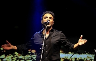 Kula'nın Kurtuluşunun 100. Yılında Uğur Aslan Sahne Aldı