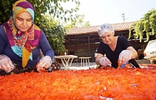 Sarıgöllü Kadınların El Emeği Ürünlerine Talep Yağıyor
