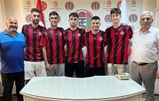 Turgutluspor Altyapı Oyuncularıyla Profesyonel Sözleşme İmzaladı