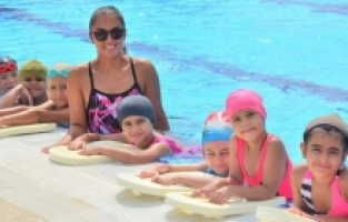 Yunusemre'de Bin Çocuk Yüzme Öğrendi