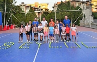 Yunusemre Yaz Tenis Kursu Rekor Katılımla Sona Erdi