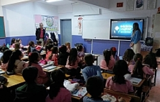 12 Yıl Önce Mezun Olduğu Okula 'Doktor' Olarak Döndü