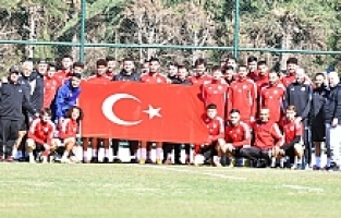 Antrenman Öncesi Cumhuriyet Bayramını Kutladılar