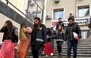 Çok sayıda hırsızlık kaydı bulunan 4 kadın yakalandı