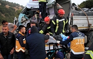 Kağıt Gibi Ezilen Tırın Kupasından Sağ Çıktı