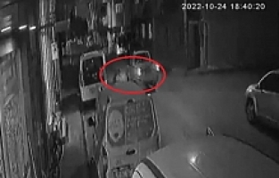 Köpekten Kaçan 7 Yaşındaki Çocuk Otomobilin Altında Kaldı