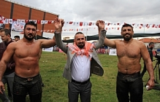 Kula Er Meydanının Başpehlivanı Hasan Cengiz Oldu