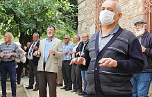 Manisalılar Yağmur için Ellerini Semaya Açtı