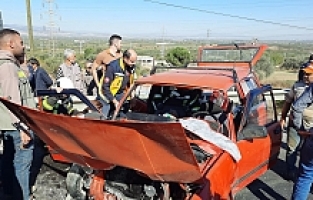 Minibüse Arkadan Çarpan Otomobildeki 4 Kişi Yaralandı