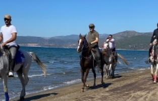 Salihli Atlı Spor Kulübü’nden Deniz Kenarında Safari