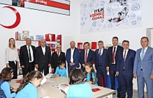 Türk Kızılay'dan Manisa'da İstiklal İlkokuluna Kütüphane