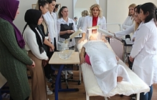 Alaşehir'de İlk Defa Güzellik ve Estetik Kursu Açıldı