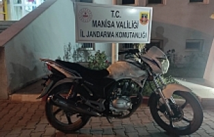 Çalınan motosiklet jandarma tarafından bulunarak sahibine teslim edildi