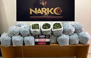 Durdurulan araçta 26 kilo esrarla yakalandı: 4 gözaltı