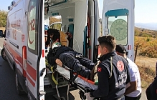 İki Otomobil Kavşakta Çarpıştı: 1'i Ağır 4 Yaralı