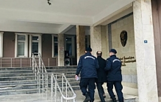 Manisa'da 28 yıl hapis cezası olan şüpheli kimlik sorgusunda yakalandı