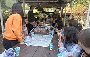 Öğrenciler, Belediye Serasında Çiçekleri Toprakla Buluşturdu