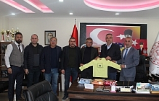 STSO'dan Kula'daki İhtiyaç Sahibi Öğrencilere Eşofman Takımı