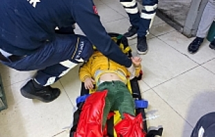 Yük Asansörüne Ayağı Sıkışan Çocuğu İtfaiye Kurtardı