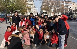 Atık Malzemelerden Kedi Evleri Yaptılar