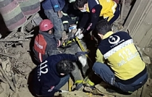 Evinin Çatısı Başına Yıkıldı