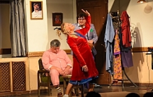 Salihli’de “Yalan Makinası” Güldürdü