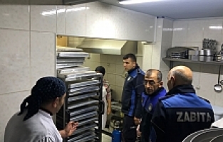 Salihli’de zabıta pastane ve tatlı imalathanelerini denetledi