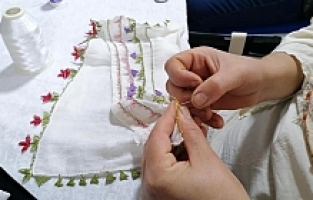Yunusemreli Kadınlar İğne Oyası ve Dikiş Öğreniyor