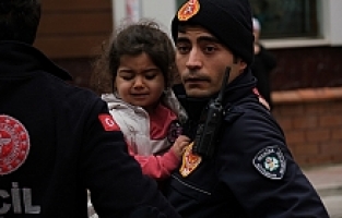 İtfaiye Ekipleri Vatandaşları Kurtarmak için Zamanla Yarıştı