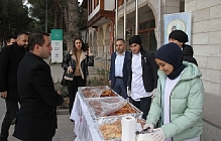 Öğrenciler Kendi Elleriyle Yaptığı Kahvaltılıkları Duru Bebek için Sattı