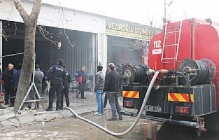 Oto Boya Atölyesinde Yangın Korkuttu