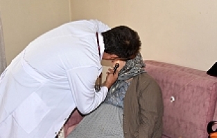 Yunusemre'nin 'Evde Sağlık Hizmeti' Yaralara İlaç Oluyor