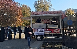 Depremde Hayatını Kaybedenler için Lokma Döktürdü