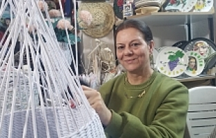 Atık Kağıtlar Kadınların Elinde Sanat Eserine Dönüşüyor