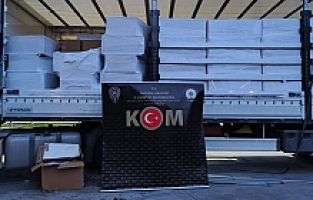 Durdurulan tırda milyonlarca bandrolsüz kaçak sigara ele geçirildi
