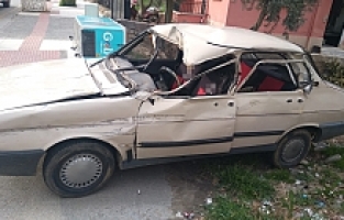 Kamyonete Çarpan Otomobil Sürücüsü Yaralandı